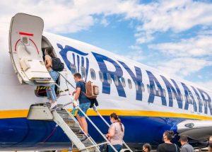 ŻE CO?! Ryanair zabiera paszporty i nie wpuszcza na pokład bez zdania testu językowego!